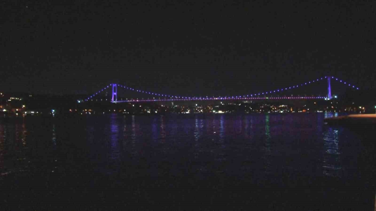 Ukrayna tahılını taşıyan ‘Resilient Africa’ isimli gemi İstanbul Boğazı’nda
