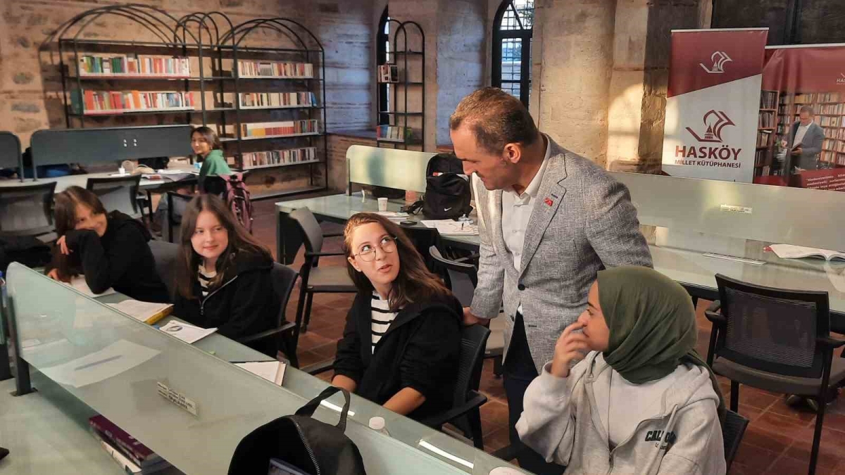 Beyoğlu bir millet kütüphanesi ve gençlik merkezine daha kavuştu
