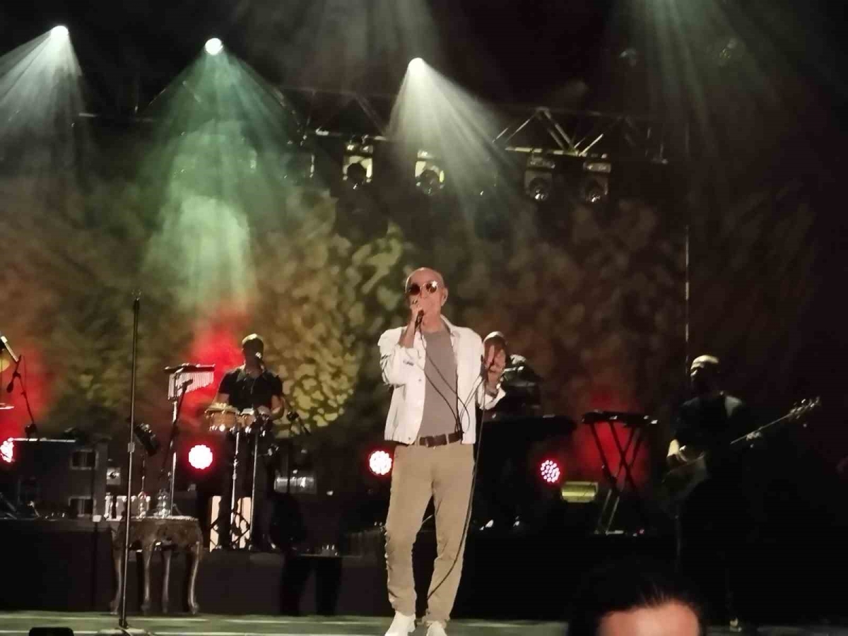 Üsküdar’da kültür sanat sezonu Mazhar Alanson konseriyle başladı
