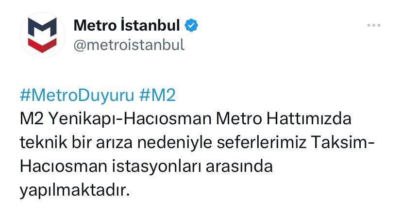 İstanbul’da metro bozuldu vatandaşlar raylarda yürüdü
