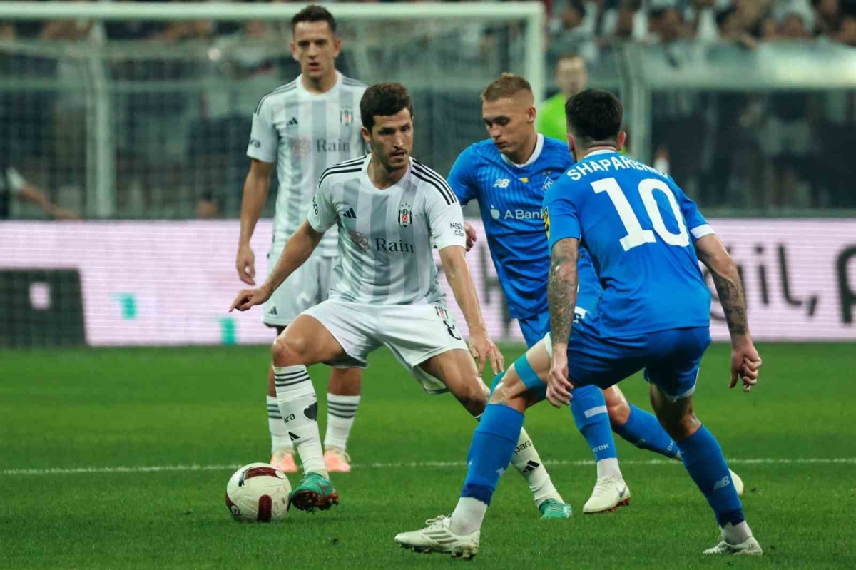 Salih Uçan, Süper Lig’de haftanın merkez orta oyuncusu seçildi
