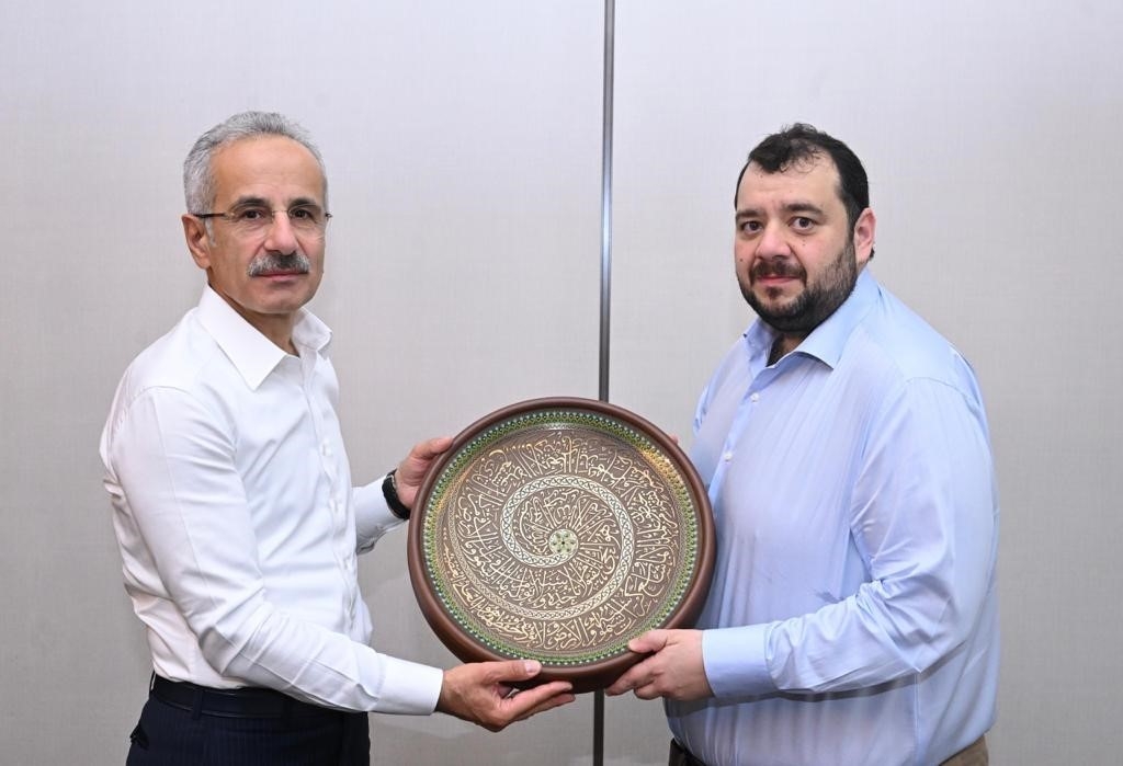 Ulaştırma Bakanı Uraloğlu, BAE Yatırım Bakanı Al Suwaidi ile bir araya geldi
