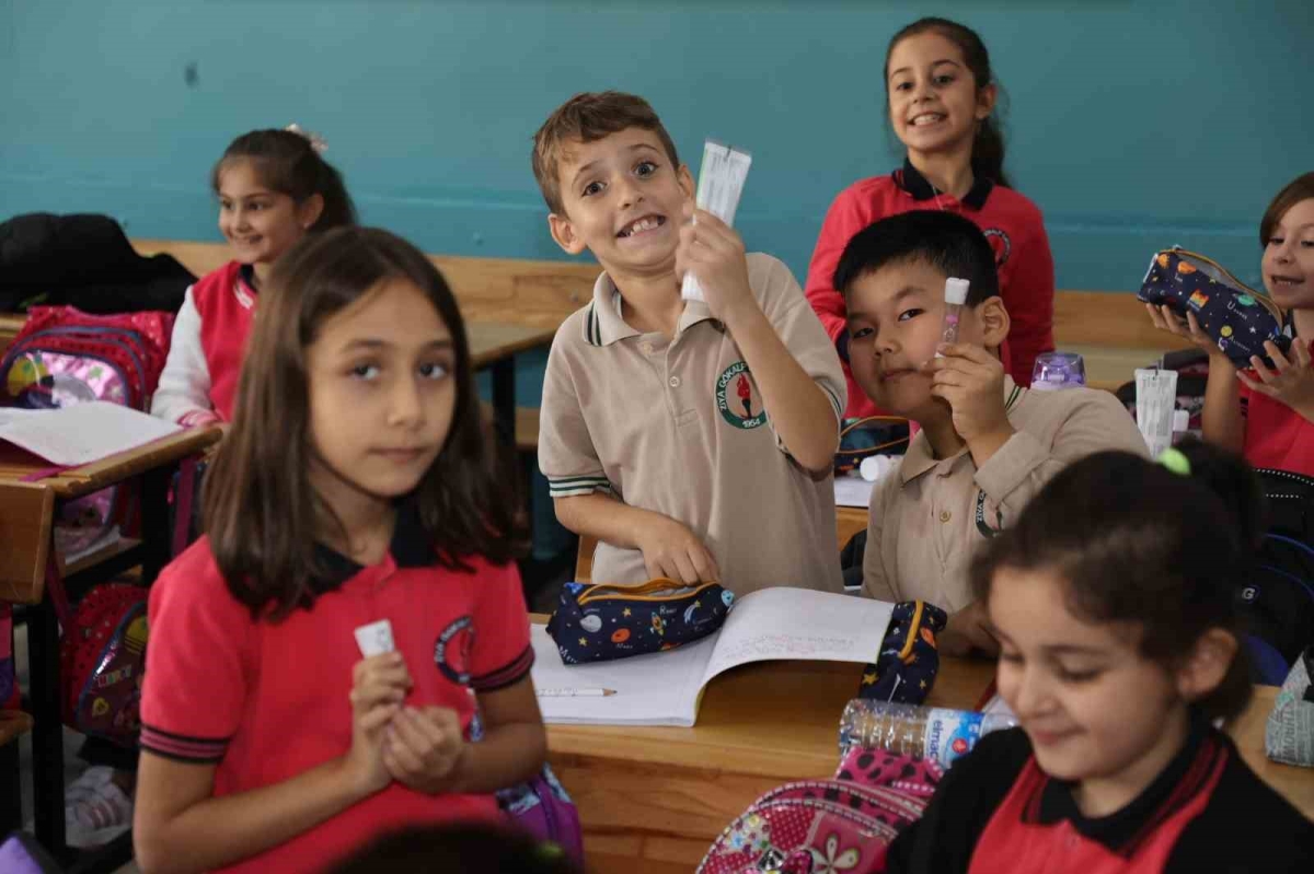 Zeytinburnu’nda 18 bin ilkokul öğrencisine ücretsiz ağız ve diş sağlığı bakım seti
