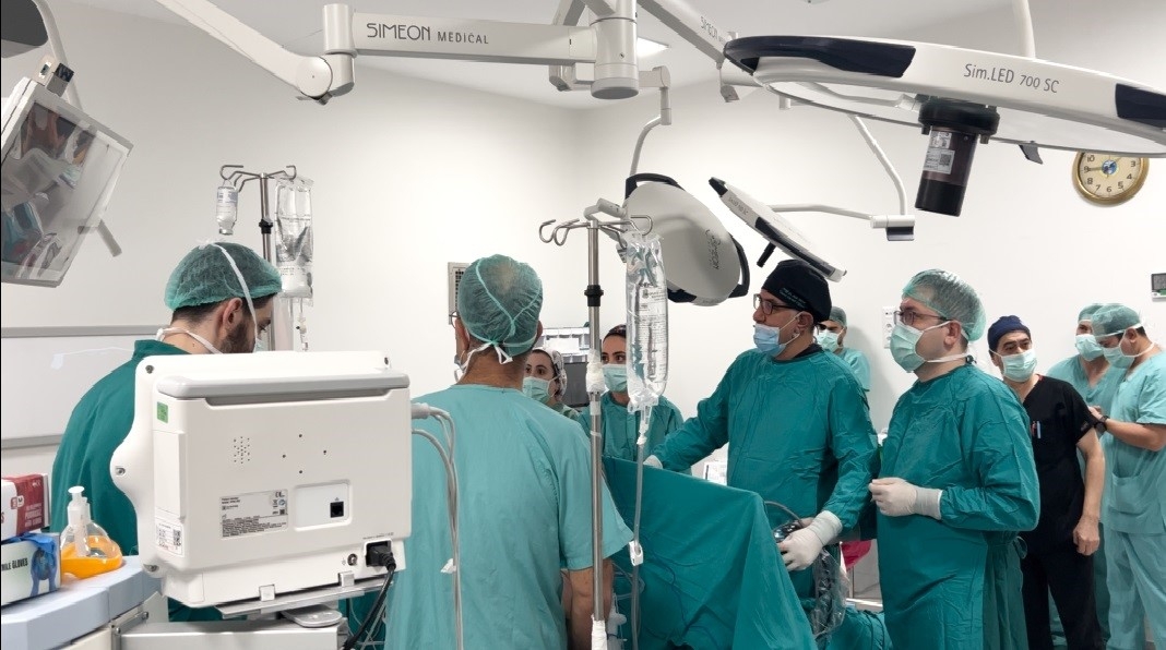 60 ülkeden 2 bin doktora, Türk cerrahtan eğitim niteliğinde ameliyat
