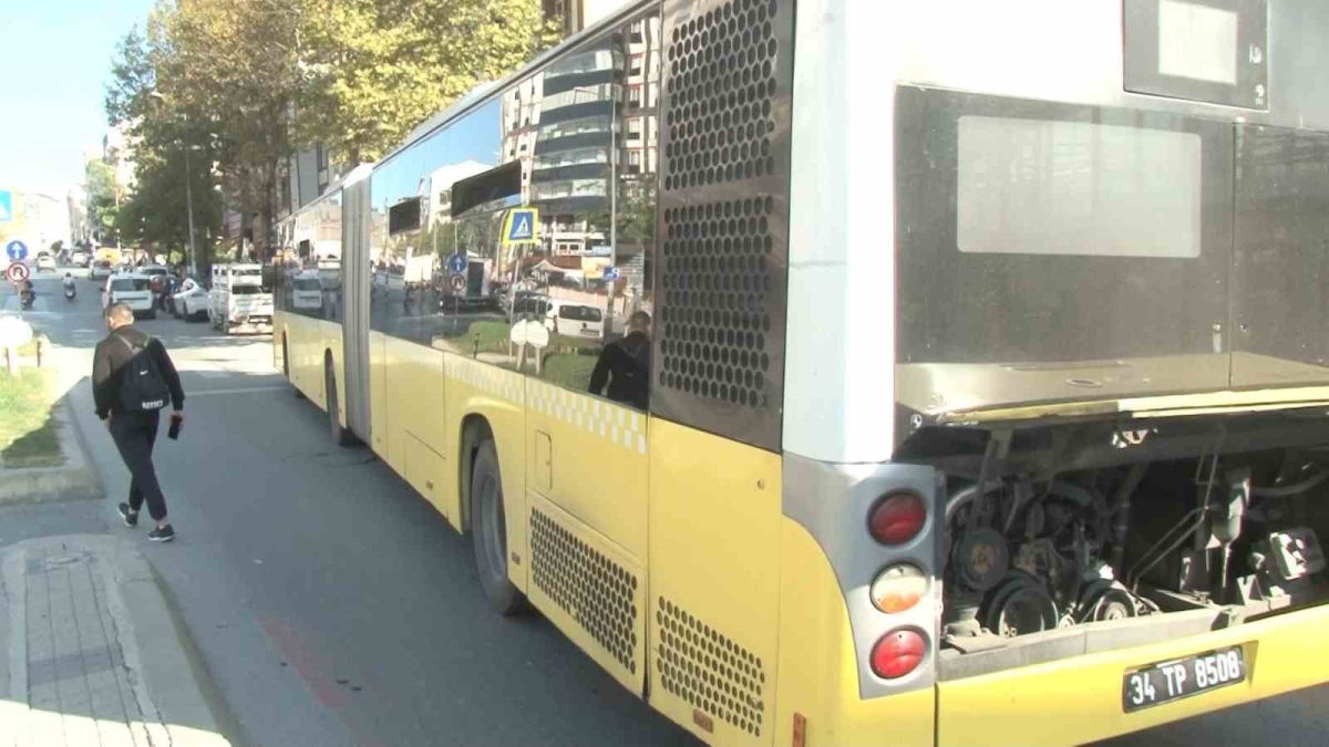 Arnavutköy’de İETT çilesi: Seyir halindeki otobüsten duman yükseldi, yolcular araçtan indirildi
