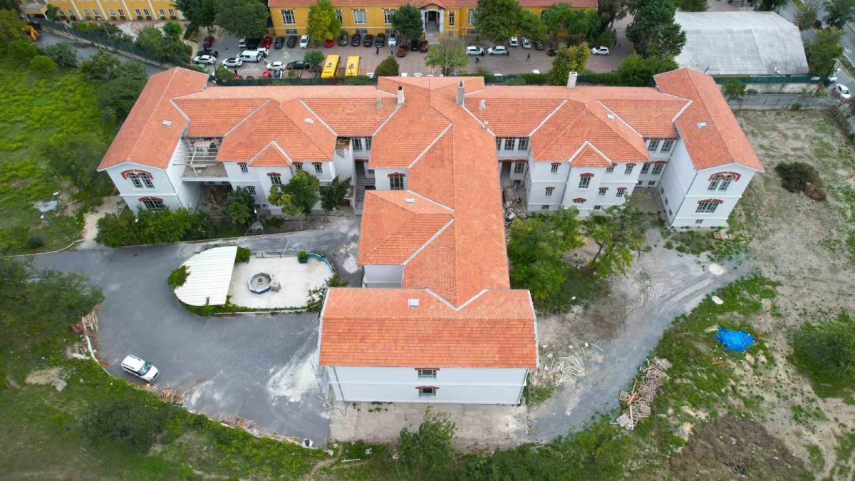Yanan Balıklı Rum Hastanesi’nin iç restorasyonunun yüzde 65’i tamamlandı
