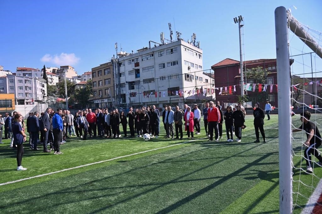 Beyoğlu’nda bir spor tesisi ve sosyal merkez daha açıldı
