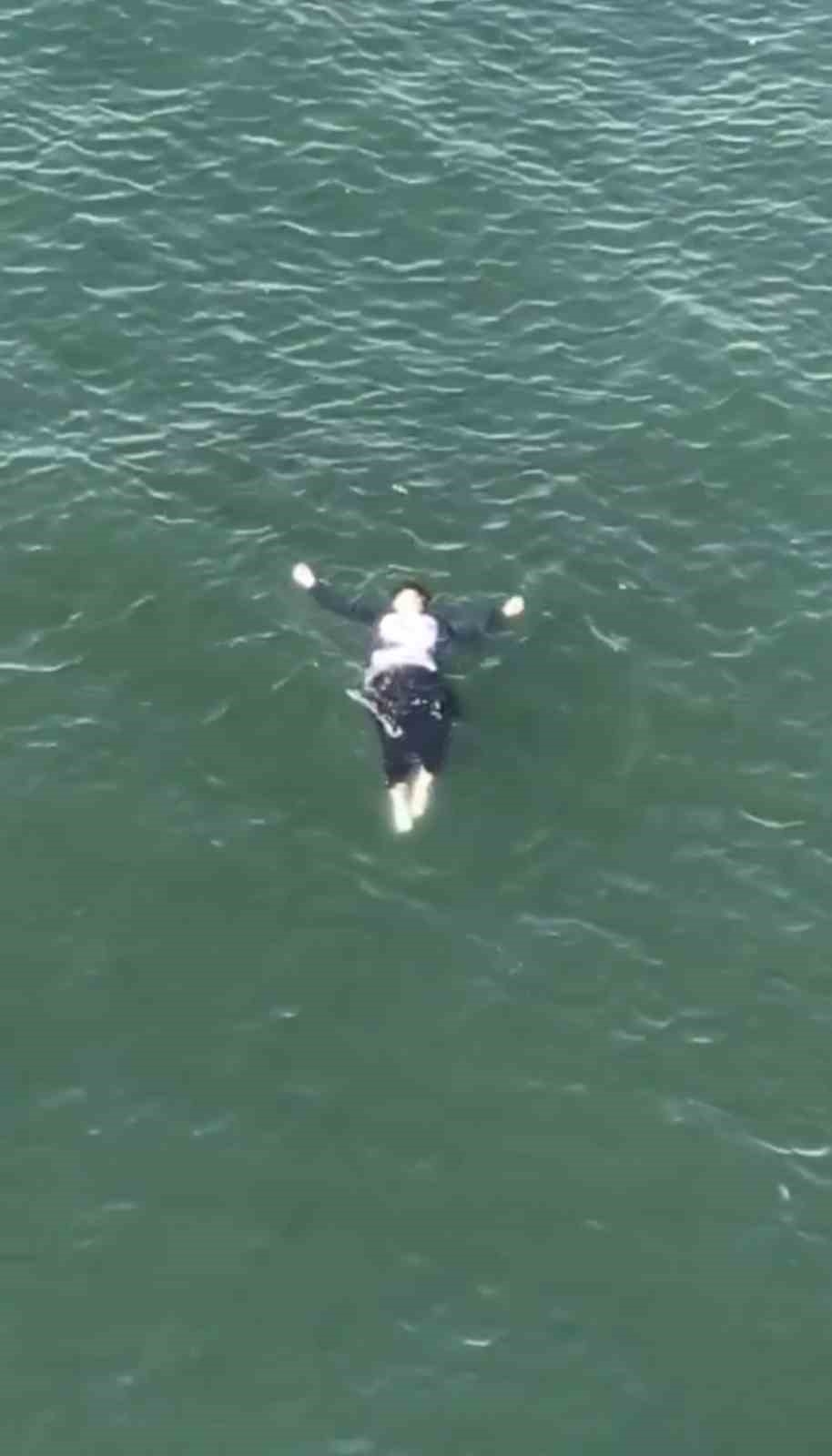Haliç’te korku dolu anlar kamerada: Kadın köprüden denize düştü
