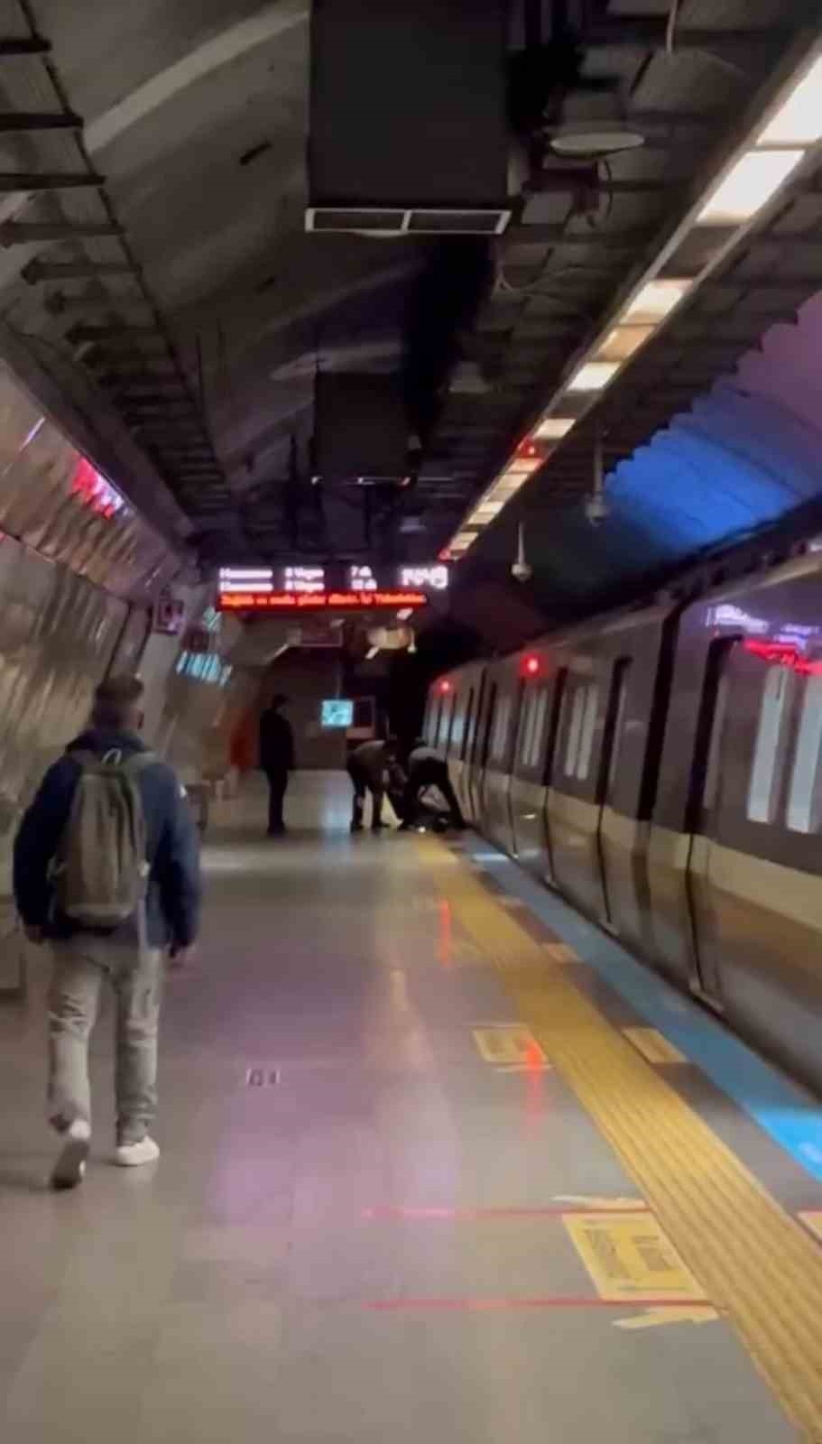 Mecidiyeköy metrosunda korku dolu anlar: Raylara düşen genç son anda kurtarıldı
