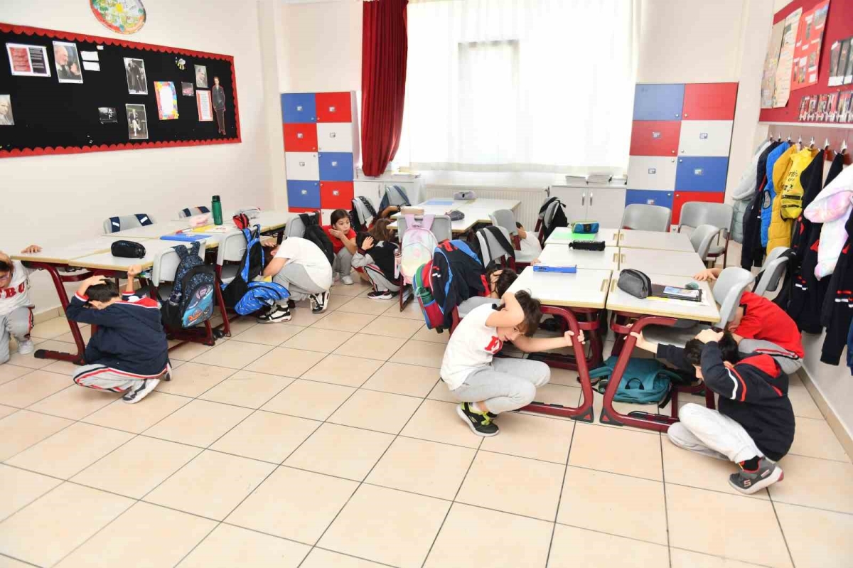 Esenyurt’ta okullarda tahliye tatbikatı yapıldı

