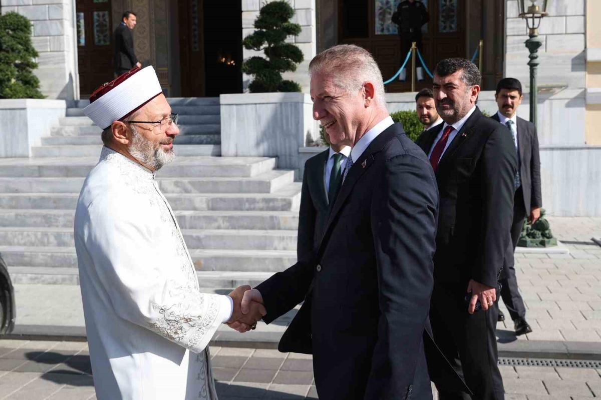 Diyanet İşleri Başkanı Erbaş, İstanbul Valisi Gül’ü ziyaret etti
