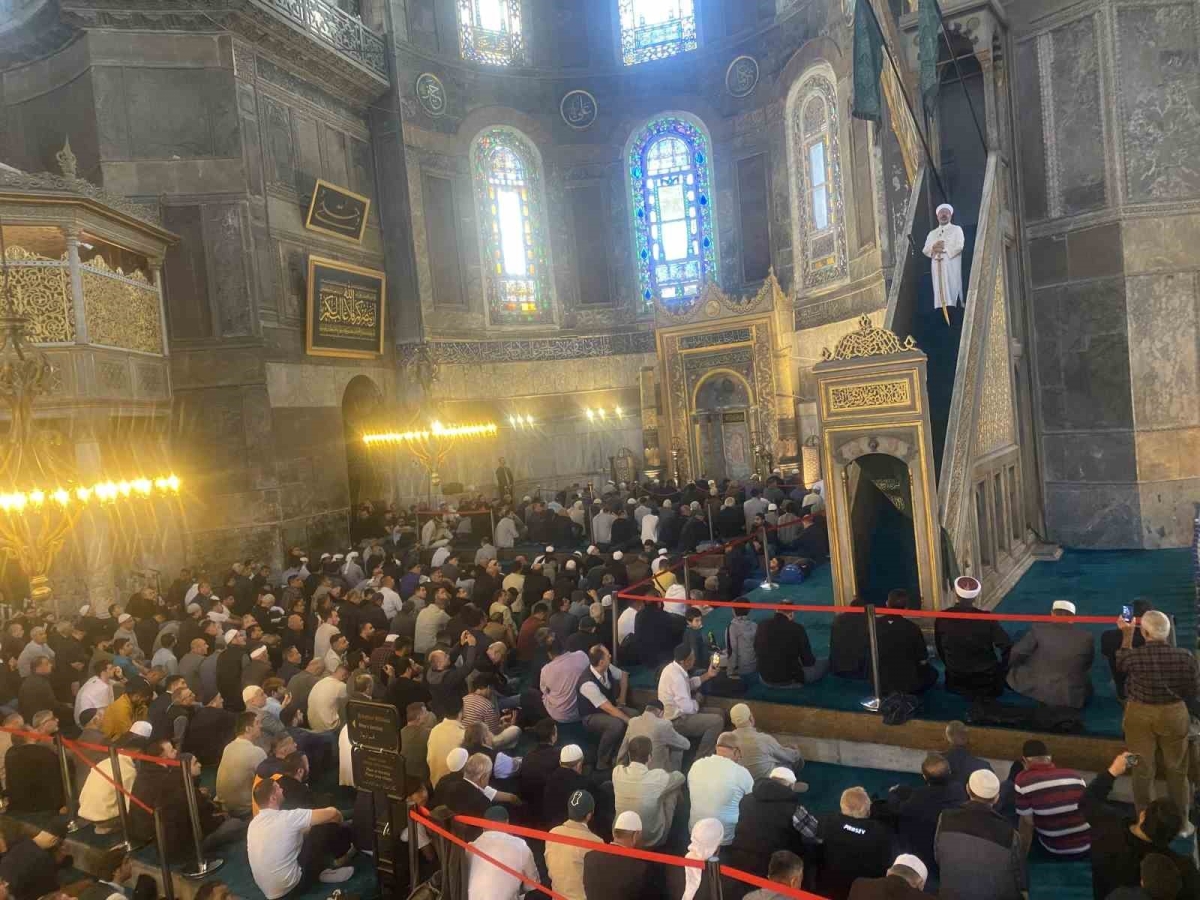 Diyanet İşleri Başkanı Ali Erbaş, Ayasofya Camii’nde Cuma hutbesini Filistin için okudu
