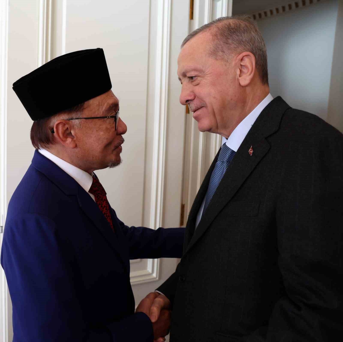 Cumhurbaşkanı Erdoğan, Malezya Başbakanı İbrahim’i kabul etti

