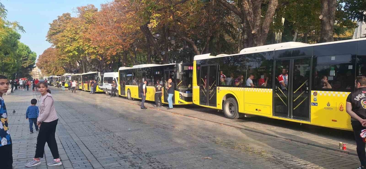 Bayern Münih taraftarları otobüslerle stadyuma götürüldü
