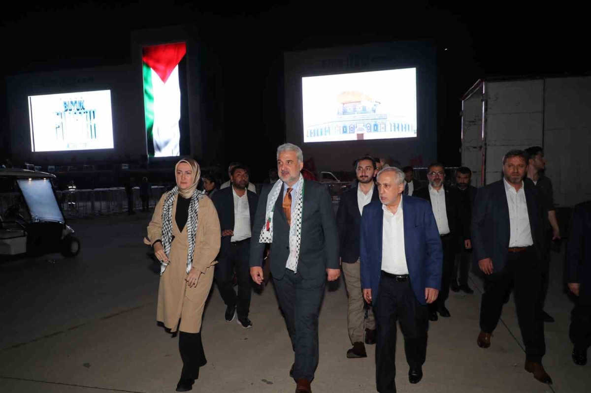 Büyük Filistin Mitingi öncesi AK Parti İstanbul İl Başkanı ve STK temsilcileri çalışmaları takip etti
