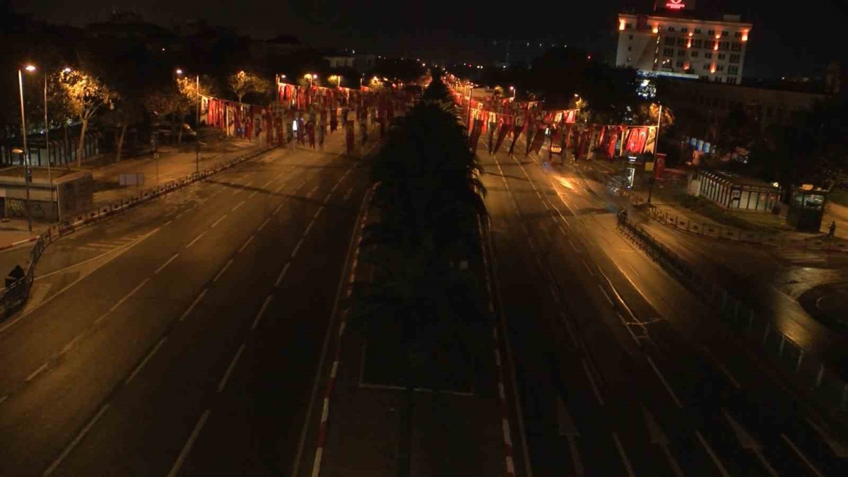 İstanbul’da Vatan Caddesi 29 Ekim kutlamaları nedeniyle trafiğe kapatıldı
