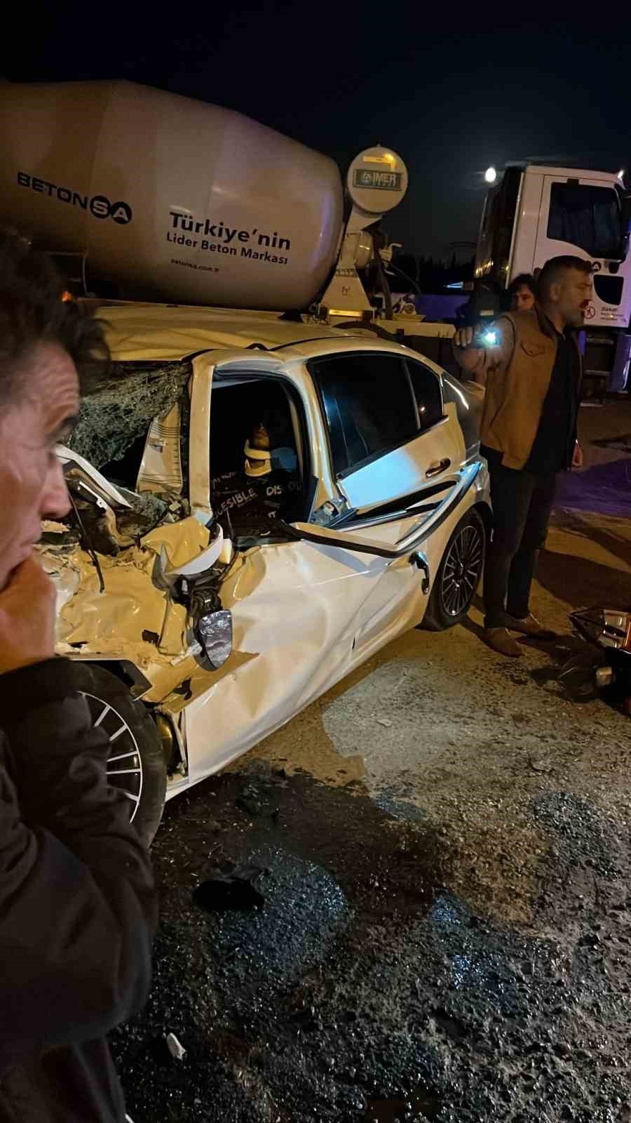 Silivri’de beton mikseri ile otomobil çarpıştı: 1 yaralı
