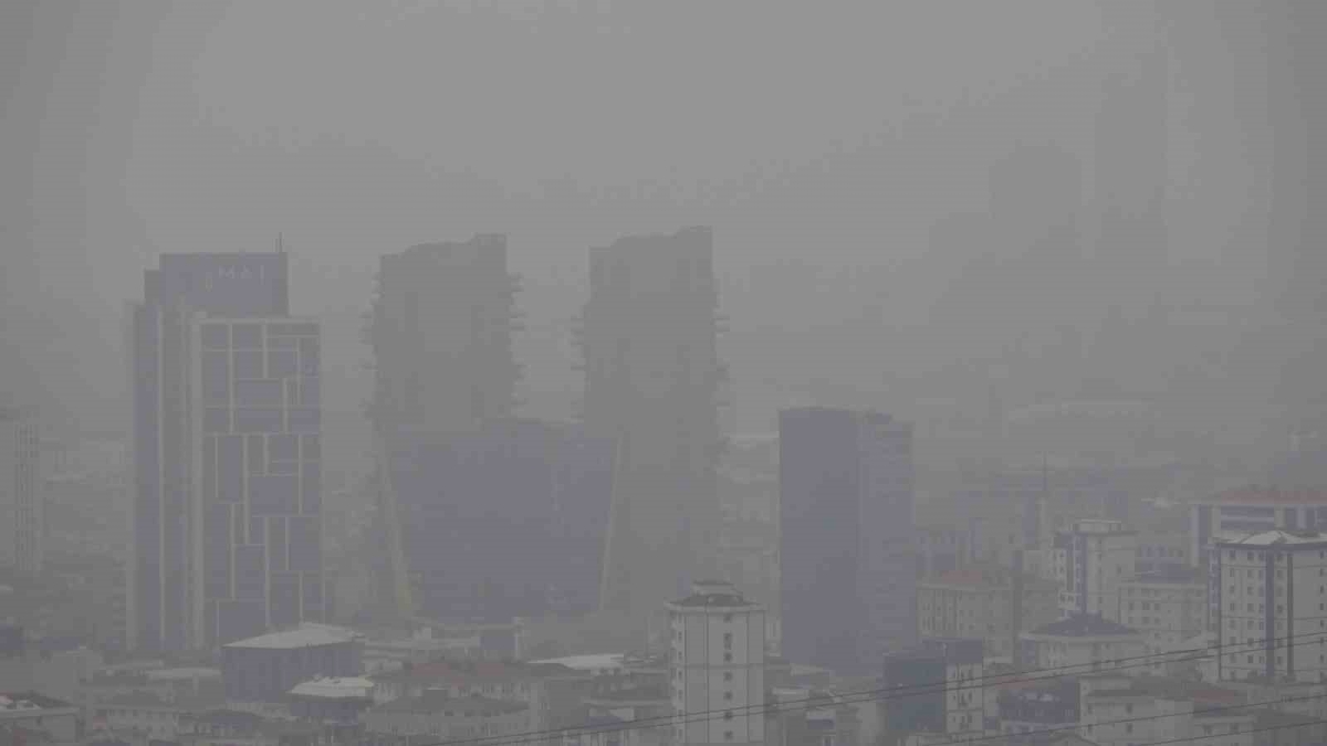 Anadolu yakasında etkili olan sis havadan görüntülendi
