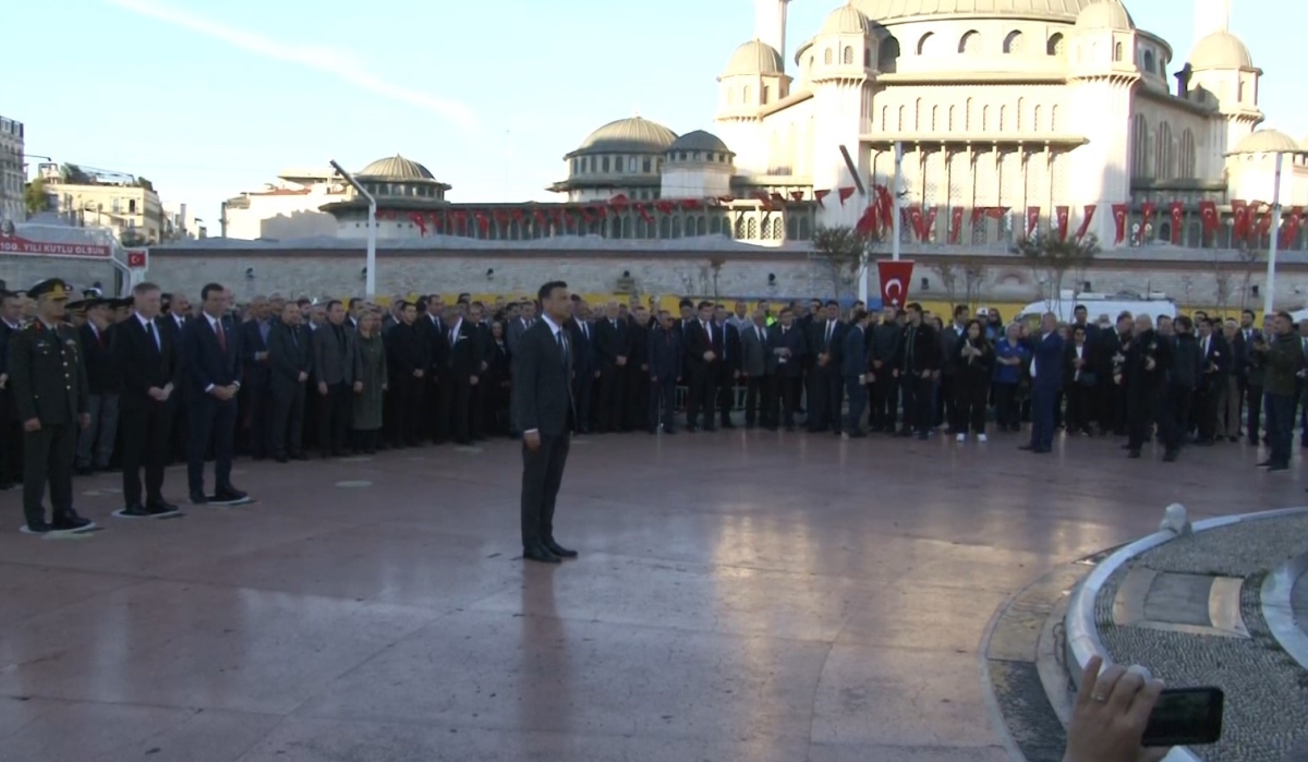 10 Kasım Taksim’deki törende CHP çelenk getirmeyi unuttu
