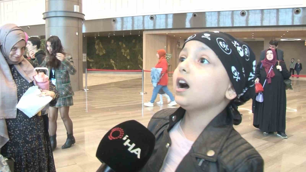 Başakşehir’de Lösemili Çocuklar Haftası’nda anlamlı etkinlik, havaya balon bırakıp maskelerini çıkarttılar
