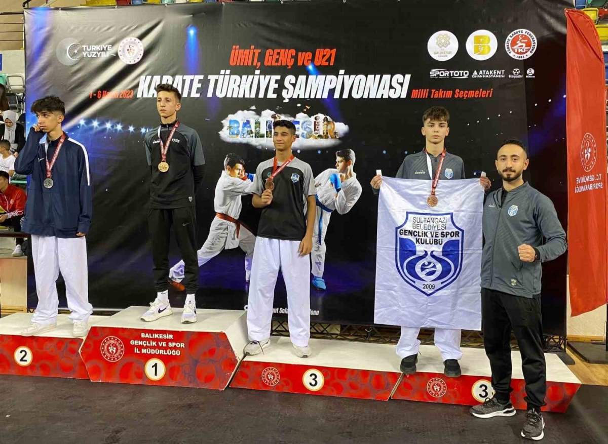 Sultangazi’de sporcular karate şampiyonasında 3 madalya kazandı
