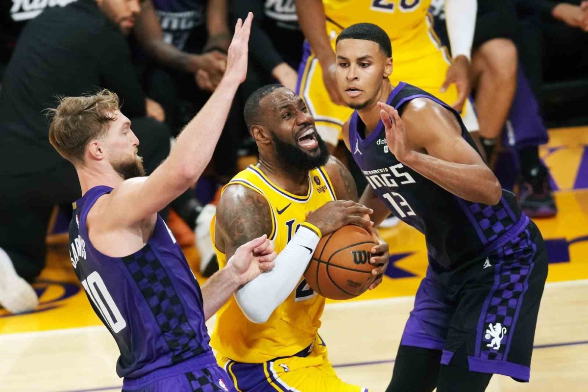 Lakers’ta LeBron James’in triple-double performansı galibiyete yetmedi
