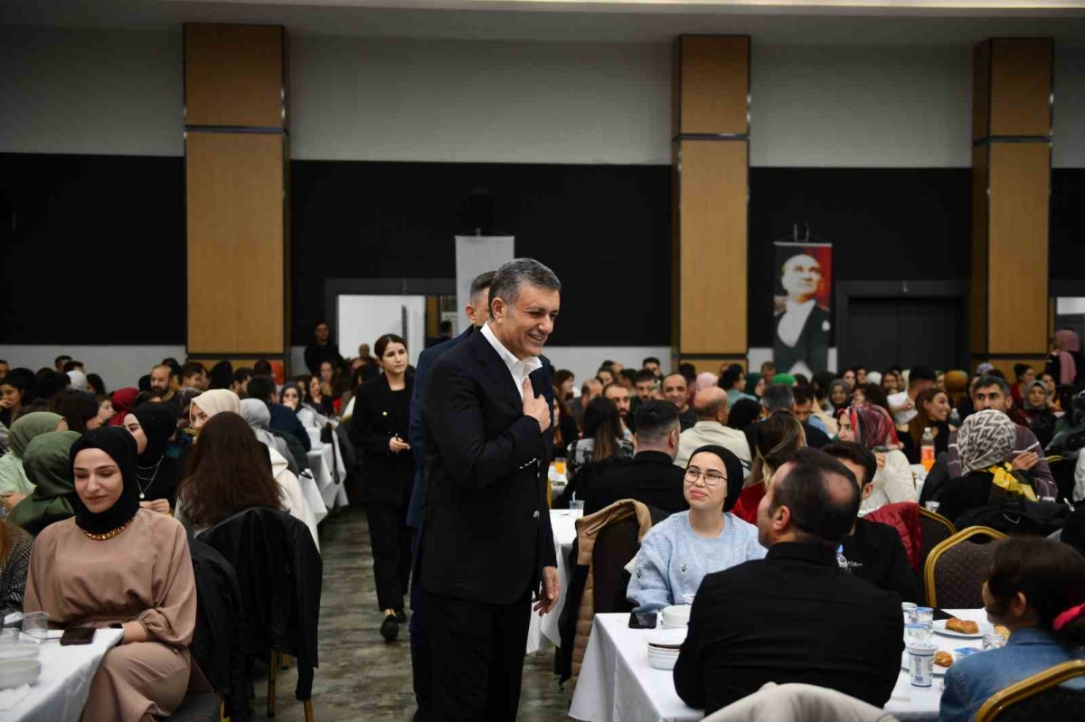 Esenyurt ’ta öğretmenler yemek programında bir araya geldi
