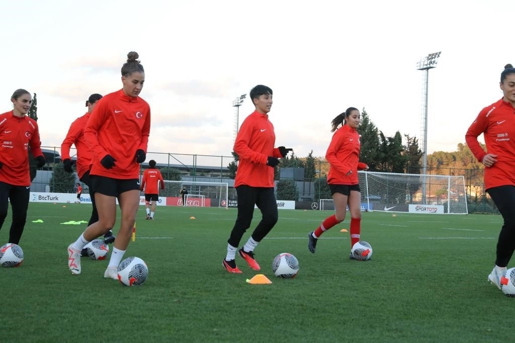 Kadın Milli Takımı, Litvanya ve Gürcistan maçları hazırlıklarına başladı
