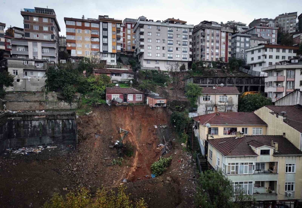 İstanbul’da fırtına ve şiddetli yağışın bilançosu: 1 ölü
