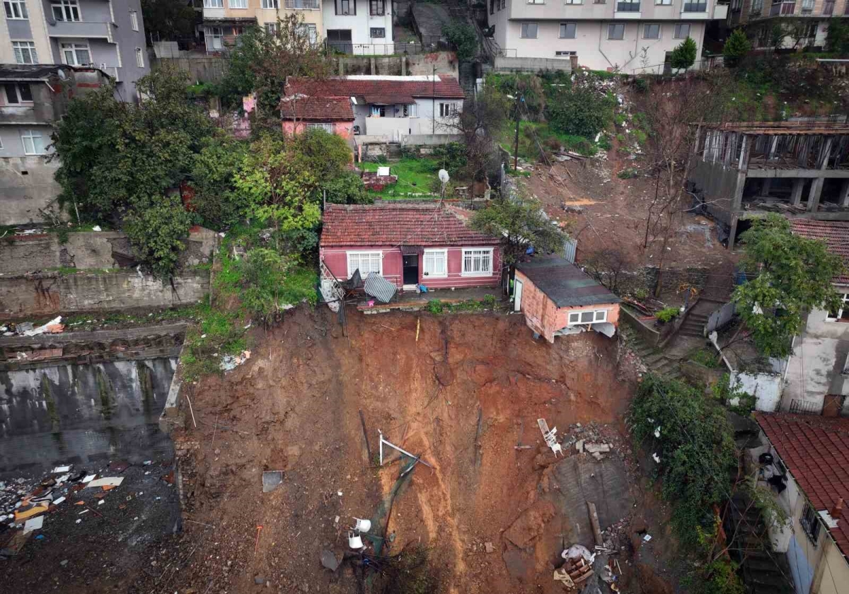 İstanbul’da fırtına ve şiddetli yağış nedeniyle toprak kaydı: 6 kişilik aile ölümden döndü
