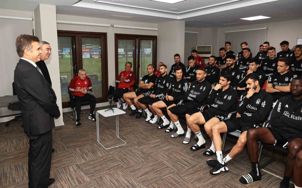 Feyyaz Uçar ile Samet Aybaba, Beşiktaşlı futbolcularla buluştu
