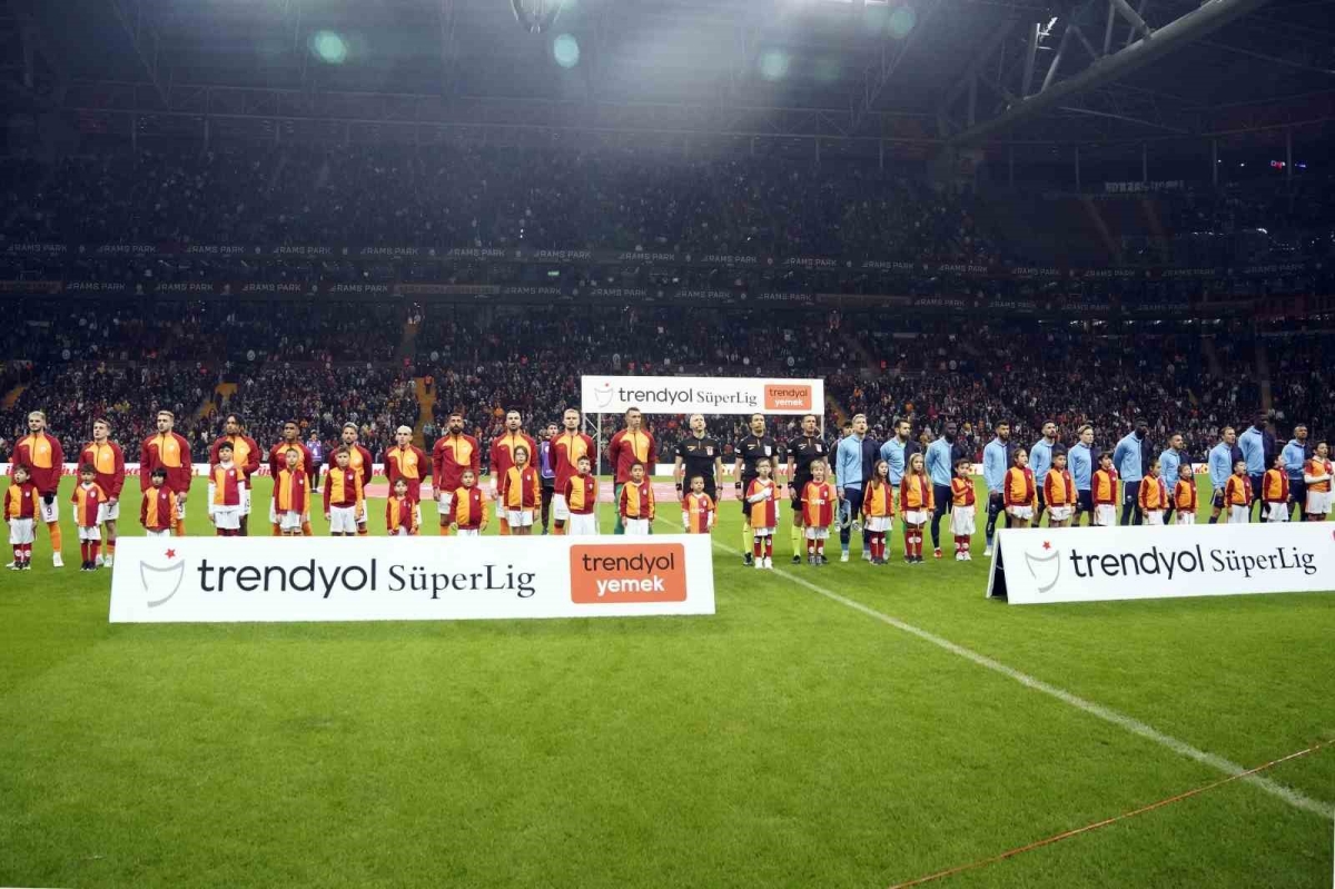 Galatasaray - Adana Demirspor maçını statta 45 bin 560 taraftar izledi
