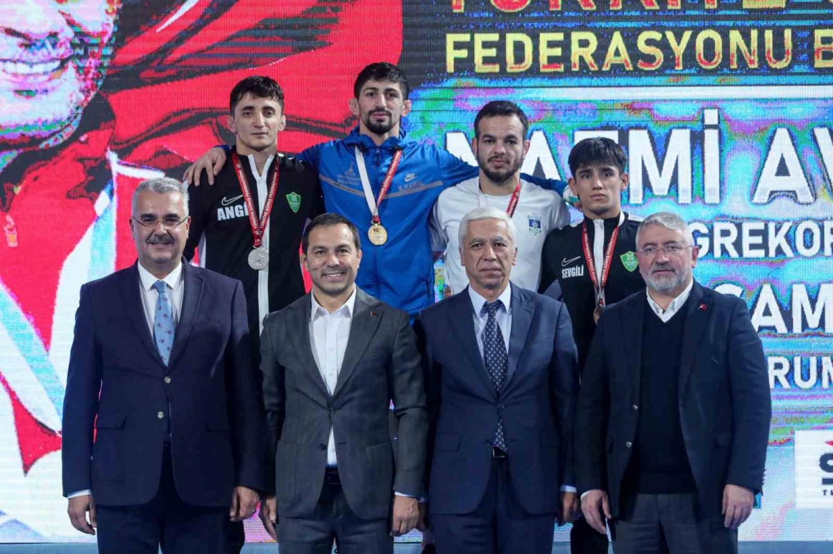 Nazmi Avluca Büyükler Grekoromen Güreş Türkiye Şampiyonası, devam ediyor
