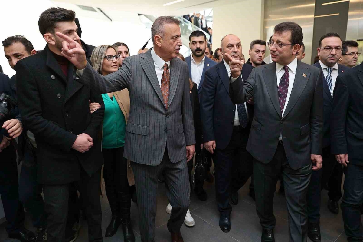 İBB Başkanı Ekrem İmamoğlu Ataşehir Belediyesi İnal Aydınoğlu Kültür Merkezini ziyaret etti
