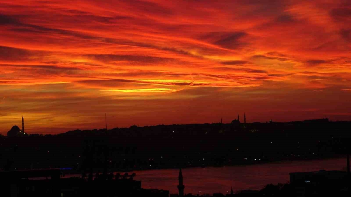 İstanbul’da muhteşem gün batımı manzarası
