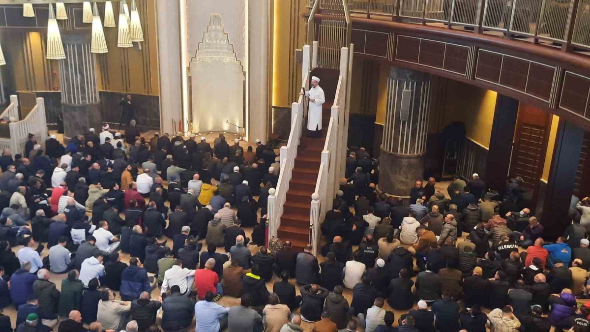 Diyanet İşleri Başkanı Ali Erbaş, Taksim Camii’nde hutbe verdi
