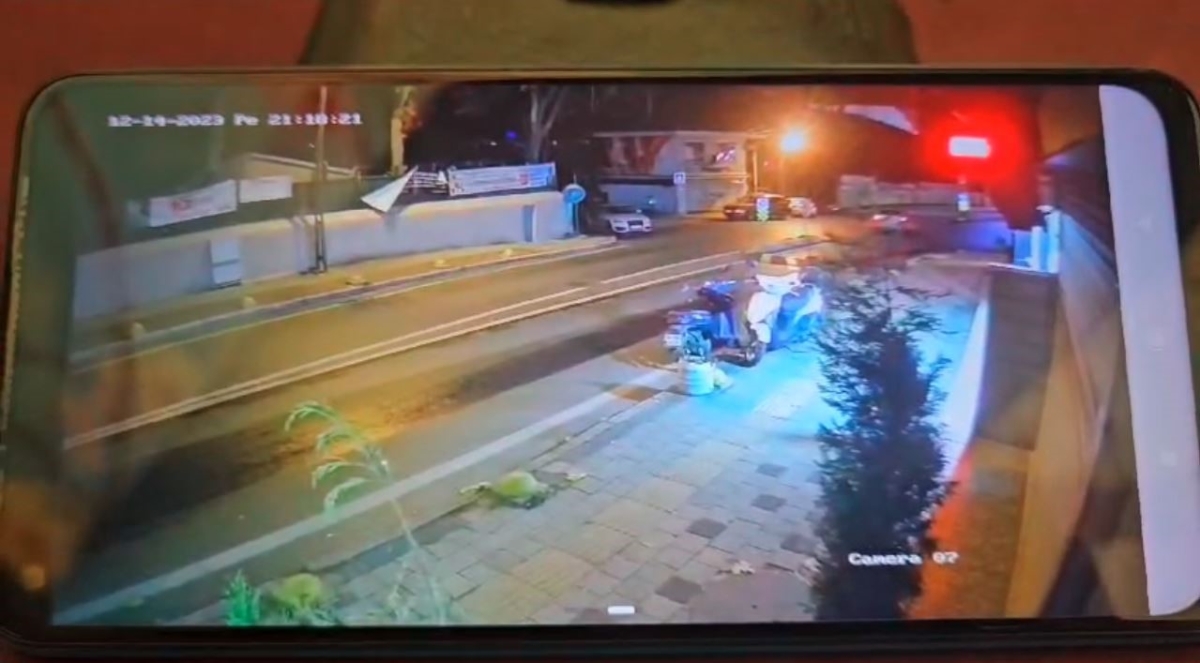 Sarıyer’de kuyumcuya yapılan silahlı saldırı kamerada
