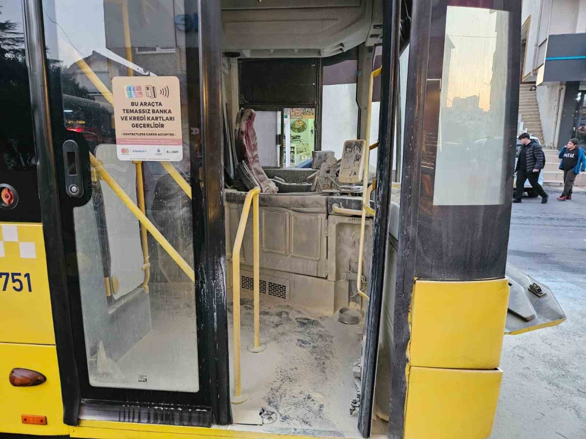 Sarıyer’de hareket halindeki İETT otobüsünde yangın
