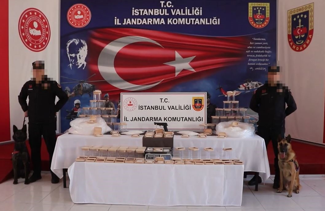 İstanbul’da piyasaya sürülmeye hazırlanan 38 kilo uyuşturucu madde ele geçirildi
