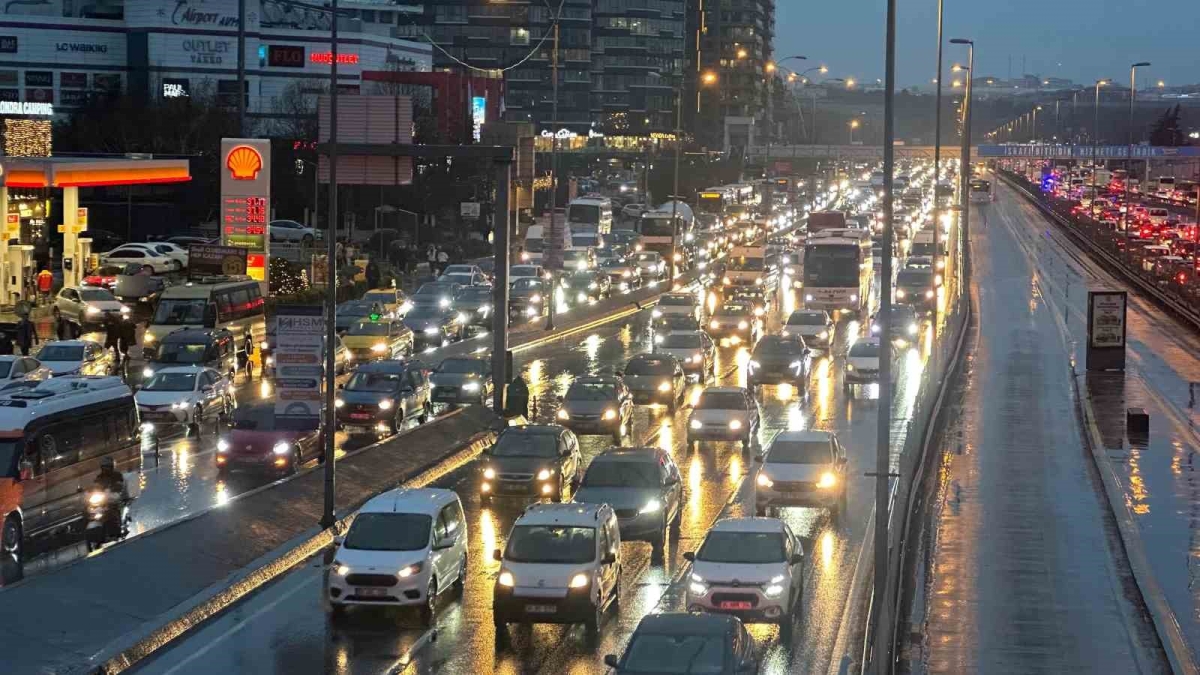 İstanbul’da trafik yoğunluğu yüzde 89’a ulaştı
