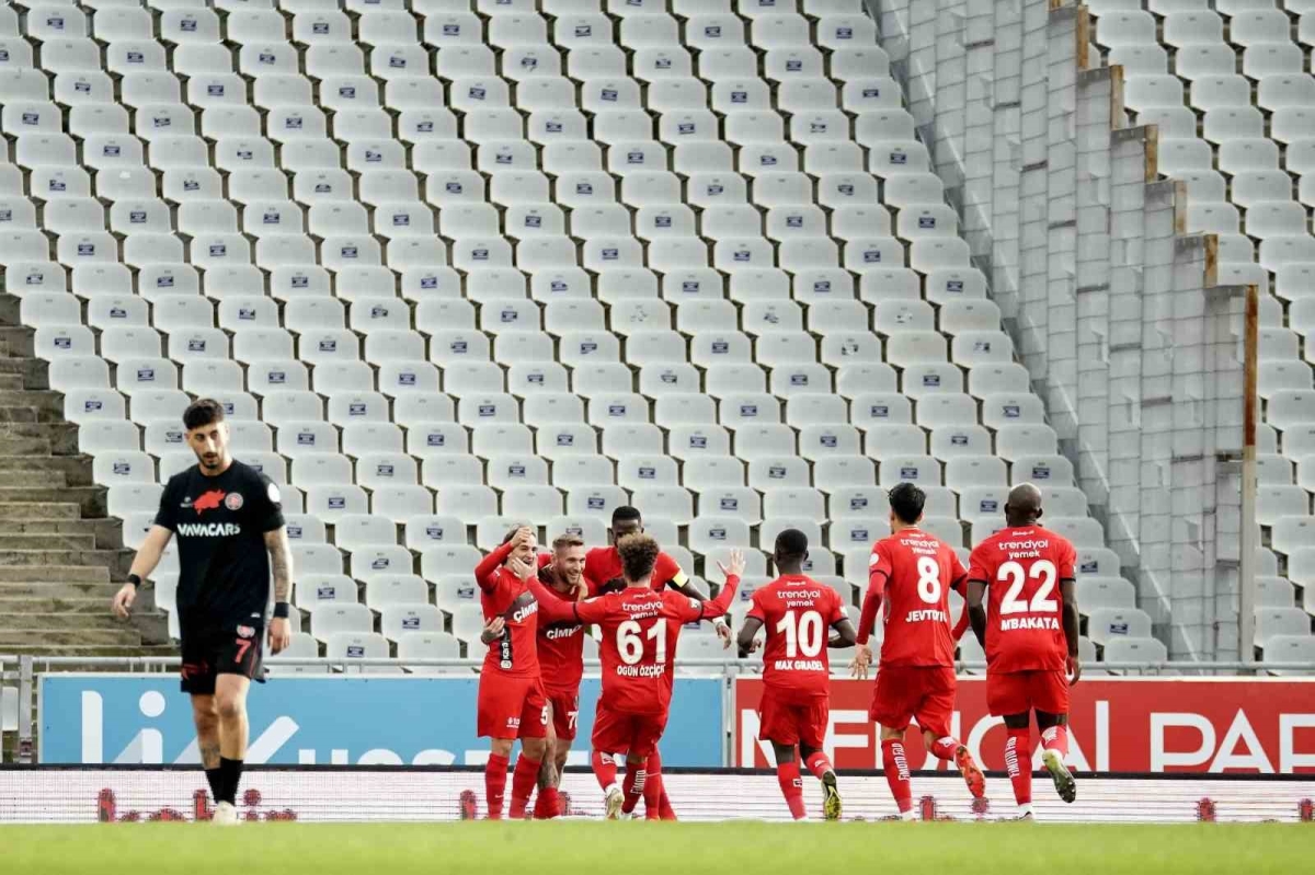 Trendyol Süper Lig: Fatih Karagümrük: 0 - Gaziantep FK: 1 (İlk yarı)
