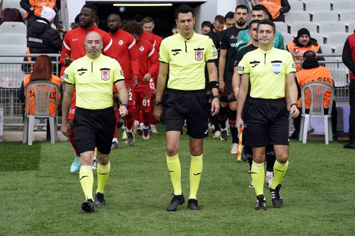 Trendyol Süper Lig: Fatih Karagümrük: 0 - Gaziantep FK: 0 (Maç devam ediyor)
