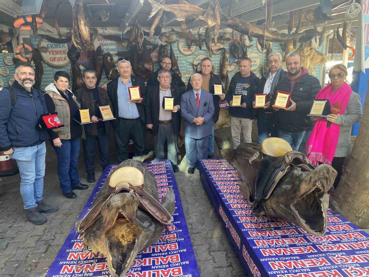 Türkiye Deniz Canlıları Müzesi’ne gazetecilerden 15 plaket birden verildi

