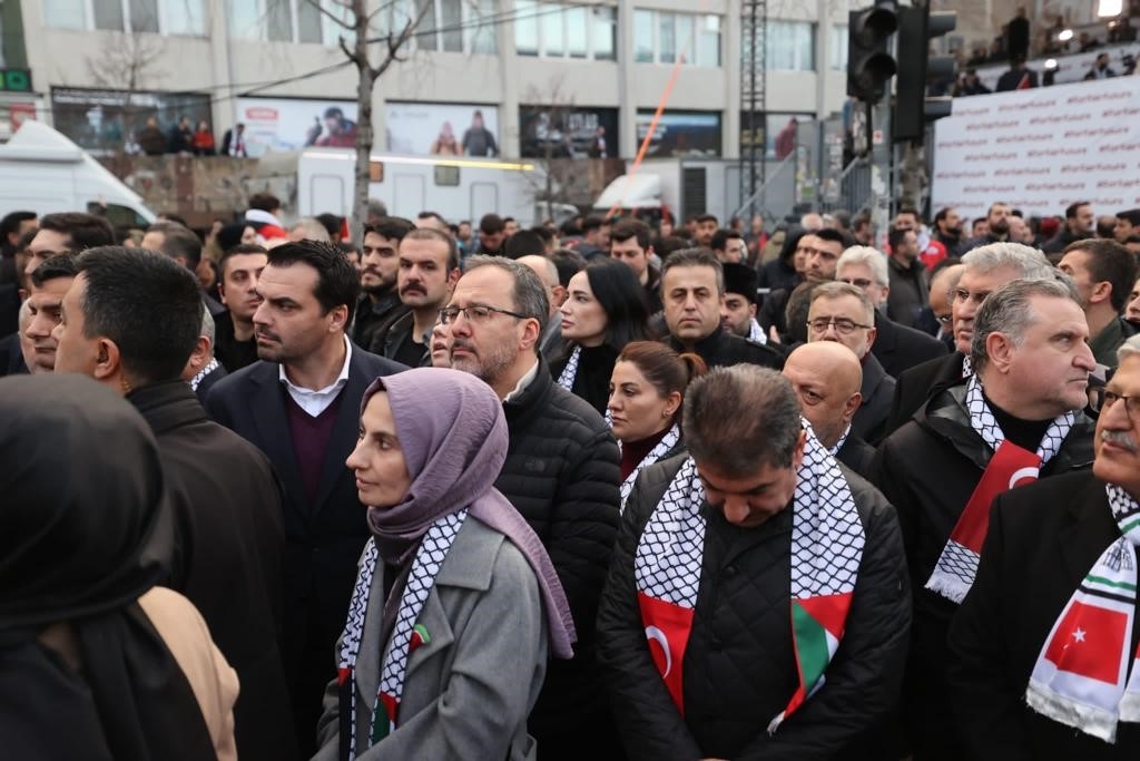 AK Partili Kasapoğlu ’Şehitlere Saygı ve Filistin’e Destek Yürüyüşü’ne katıldı
