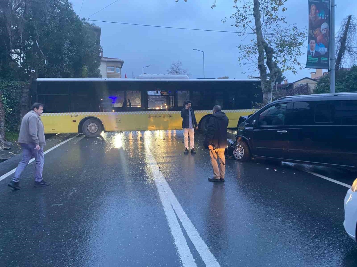 Beşiktaş’ta İETT otobüsü araca çarptı
