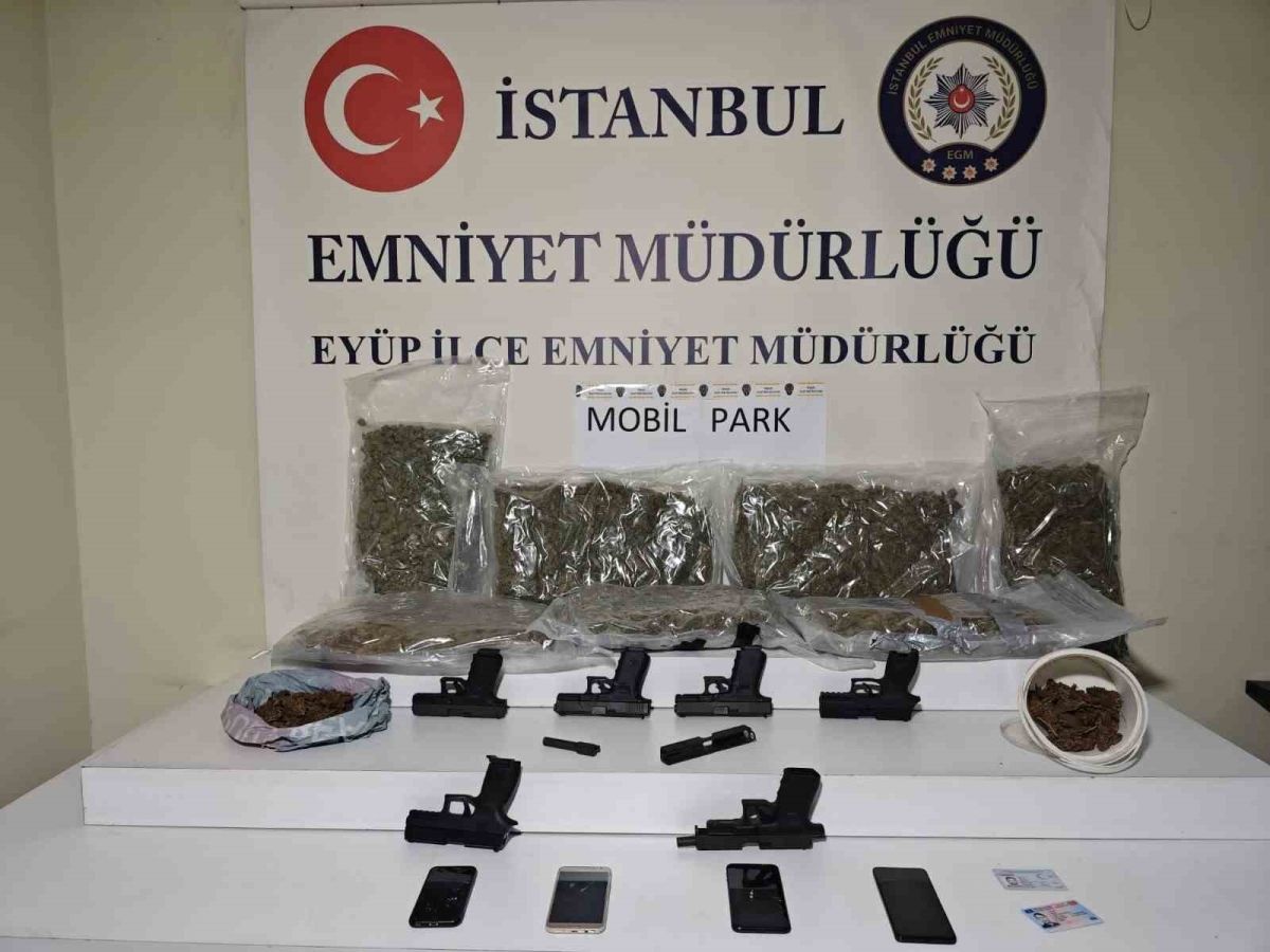 İstanbul’da 4 ayrı adrese uyuşturucu operasyonu: 2 gözaltı
