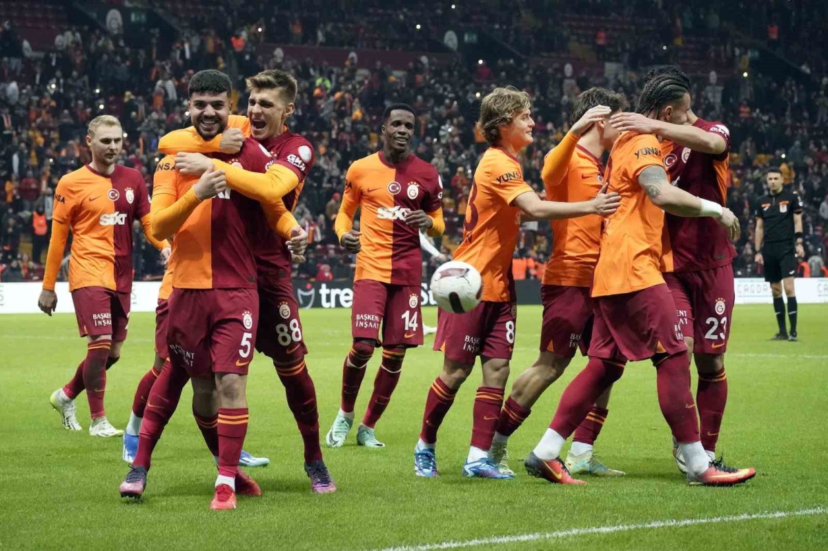 Galatasaray’da 3 genç futbolcu ilk kez oynadı
