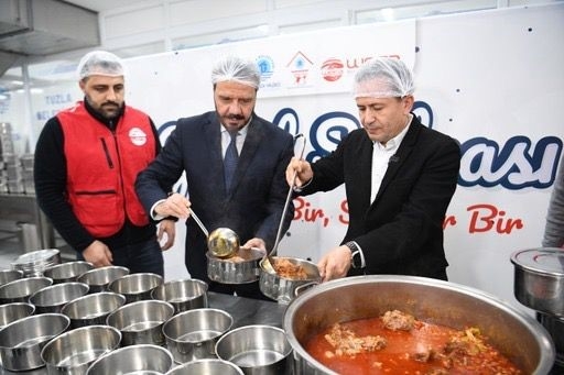 Tuzla Belediyesi Aşevi, 5 Bin vatandaşa sıcak yemek ulaştırıyor
