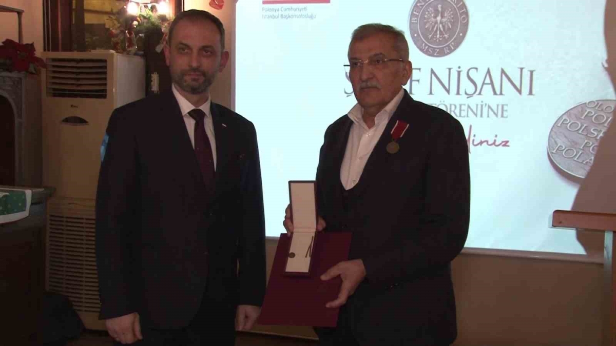 Beykoz Belediye Başkanı Murat Aydın’a Polonya şeref nişanı verildi
