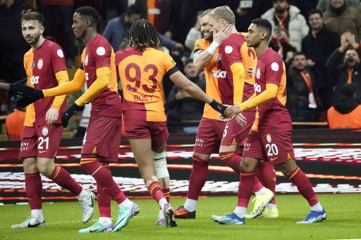 Trendyol Süper Lig: Galatasaray: 1 - Kayserispor: 0 (İlk yarı)
